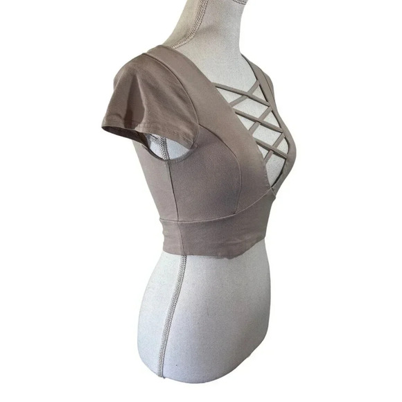 Charlotte Russe Beige Nude Cropped Top Size Small Strappy Criss Cross Chest - Picture 4 of 6